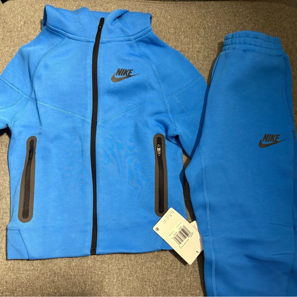 Kids Nike Tech! Size 5-6 YRSBrand new! $70